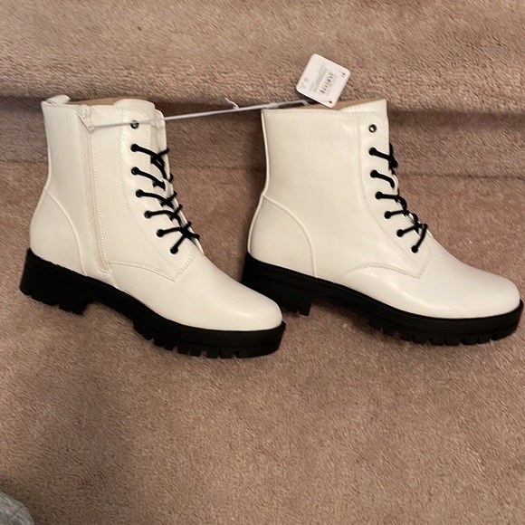 Brand New White Combat style boots. New in Packaging. Size 9 (see notation) NWT - Picture 6 of 11